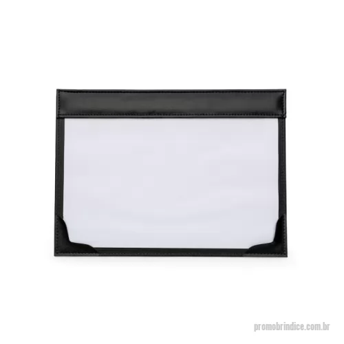 Risque rabisque personalizado - Risque e rabisque em couro sintético, acompanha uma folha de sulfite A4.  Medidas aproximadas para gravação (CxL):  31 cm x 3 cm  Tamanho total aproximado  (CxL):  32 cm x 24 cm
