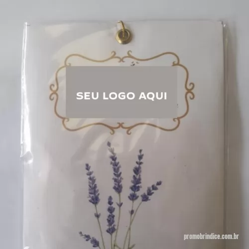 Sachê personalizado - Sachê Personalizado SACHE15 com sua logomarca. 20 anos ajudando a cotar Brindes Promocionais com várias empresas num único clique. Que tal presentear seus clientes com brindes personalizados que vão perfumar e encantar? Nós temos a solução perfeita para dar aquele toque especial à sua empresa! Imagine só o aroma delicioso que vai conquistar todos os sentidos dos seus clientes. Com nossos brindes perfumados personalizados, você vai deixar uma marca inesquecível em cada um deles. Não perca tempo, faça sua encomenda agora e surpreenda seus clientes com o cheiro que faltava para encantar!Seu guarda roupa  ou seu carro sempre com uma fragrância agradável . Duração indeterminada dependendo das condições de temperatura e ventilaçãoQue tal presentear seus clientes com brindes personalizados que vão perfumar e encantar? Nós temos a solução perfeita para dar aquele toque especial à sua empresa! Imagine só o aroma delicioso que vai conquistar todos os sentidos dos seus clientes. Com nossos brindes perfumados personalizados, você vai deixar uma marca inesquecível em cada um deles. Não perca tempo, faça sua encomenda agora e surpreenda seus clientes com o cheiro que faltava para encantar!Seu guarda roupa  ou seu carro sempre com uma fragrância agradável . Duração indeterminada dependendo das condições de temperatura e ventilaçãoSachê Personalizado, 145738, Croma Microencapsulados. Clique e Cote no Portal PromoBríndice!