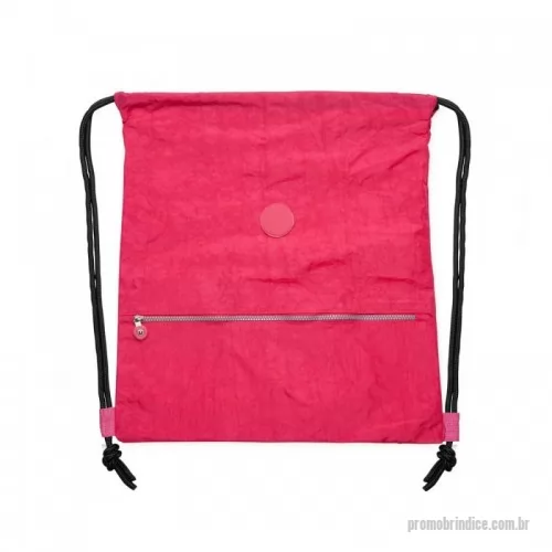 Sacochila personalizada - Mochila saco em nylon impermeável com bolso frontal de zíper e placa emborrachada personalizável.