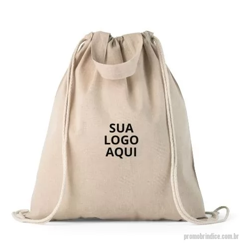 Sacochila personalizada - Sacola Tipo Mochila em 100% Algodão Personalizada - Sustentabilidade e Praticidade em Um Só Produto! Apresente sua marca de forma inovadora e consciente com nossa Sacola Tipo Mochila em 100% Algodão. Um brinde exclusivo que combina qualidade, praticidade e sustentabilidade, ideal para promover a sua empresa com um toque ecológico. Características do Produto: Material: Confeccionada em algodão 100% natural, proporcionando durabilidade e um toque suave. Design: Modelo tipo mochila com alças ajustáveis para maior conforto e facilidade de transporte. Personalização: Personalize com o logo ou design da sua empresa, disponível em várias cores para atender às suas necessidades específicas. Versatilidade: Ideal para transportar diversos itens, oferecendo praticidade e estilo no dia a dia. Sustentabilidade: Uma opção ecológica que reduz o uso de materiais plásticos, contribuindo para a preservação do meio ambiente. 
