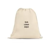 A Sacola Tipo Mochila é produzida em 100% algodão reciclado (180 g/m²), unindo praticidade e sustentabilidade em um único produto. Com design moderno e funcional, possui alças que permitem fechar a sacola, garantindo segurança e conforto no transporte. Compacta e resistente, é ideal para uso diário, compras, eventos corporativos ou como brinde promocional ecológico. Além disso, pode ser personalizada com o logo da sua empresa, tornando-se uma lembrança exclusiva e de grande impacto.