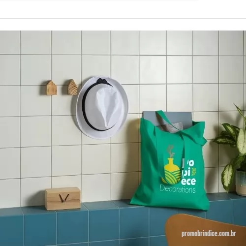 Sacola de Algodão personalizada - Sacola personalizada, confeccionada em 100% algodão , com alças de 60 cm. O tecido é sem tingimento, é utilizado na sua cor original, sem produtos químicos de tingimento ou branqueamento, contribuindo para um menor impacto ambiental.