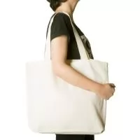 Sacola de algodão com alças costuradas na parte interna.