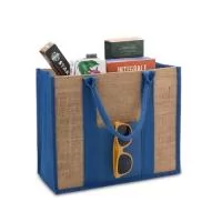 Sacola de Linho Personalizada – Sustentabilidade e Estilo  A Sacola de Linho Personalizada é a combinação perfeita entre elegância, resistência e sustentabilidade. Produzida com material ecológico, é uma excelente opção para empresas que desejam reforçar sua marca com responsabilidade ambiental e um produto de alto valor percebido.  Com design moderno e acabamento reforçado, a sacola oferece ótimo espaço interno e alças costuradas resistentes, garantindo praticidade e segurança no transporte de diversos itens. É ideal para uso no dia a dia, eventos, feiras e ações promocionais.  A EV Brindes, com fábrica própria, desenvolve sacolas personalizadas em diferentes materiais, cores e tamanhos, permitindo total liberdade para criar um produto exclusivo alinhado à identidade visual da sua marca.  Características  ? Fabricação própria EV Brindes ? Material ecológico e sustentável (linho) ? Alta resistência e durabilidade ? Design moderno e elegante ? Alças costuradas reforçadas ? Ótimo espaço 