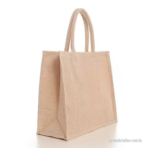 Sacola de lona personalizada -  Sacola em Juta Dublada, o acessório perfeito para quem busca estilo, conforto e sustentabilidade em um só item. Com duas alças de mão acolchoadas, ela promete o máximo de conforto para o seu dia a dia. Suas medidas generosas, 43 x 34 x 17,5 cm, oferecem espaço de sobra para tudo que você precisa levar. Por fora, a juta dublada com algodão traz um visual único, resistente e durável, enquanto por dentro, o tecido 100% algodão garante que seus pertences estejam sempre envoltos em suavidade. Uma escolha elegante e consciente para acompanhar você em qualquer aventura. Composição Combinada (Juta Dublada com Algodão) 50% juta e 50% algodão. Essa composição resulta em um material sustentável e versátil.