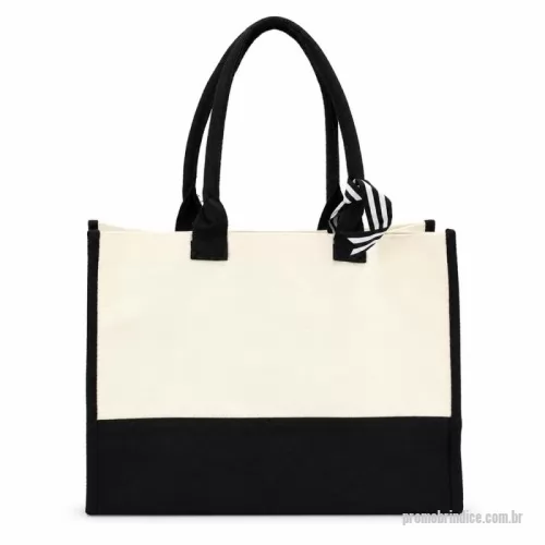 Sacola de lona personalizada - Sacola personalizada confeccionada em lona de poliéster impermeável, resistente e prática para uso no dia a dia. Possui duas alças superiores costuradas em tecido, acabamento contrastante e fita decorativa, além de formato amplo para transportar documentos, produtos, brindes, compras e objetos pessoais. Ideal para ações promocionais, eventos, feiras, congressos, kits corporativos, campanhas de marketing e presentes para clientes e colaboradores. A ampla área frontal permite personalização com logotipo, slogan ou identidade visual da empresa, proporcionando excelente exposição de marca. Medidas aproximadas: 40 x 30,5 x 13,5 cm. Alças: 62 cm. Área aproximada de gravação: 15 x 35 cm. Peso aproximado: 221 g.