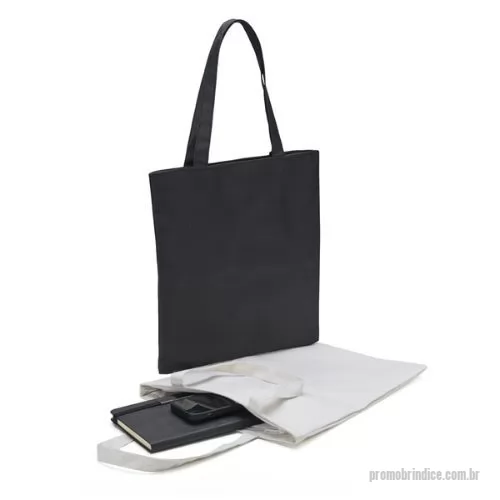 Sacola de Nylon personalizada - Descrição: Sacola em nylon com zíper.  Altura :  37,2 cm  Largura :  32,2 cm  Comprimento :  Alça: 26 cm  Medidas aproximadas para gravação (CxL):  34 cm x 30 cm  Tamanho total aproximado  (CxL):  Alça 52 cm de ponta a ponta  Peso aproximado (g):  144