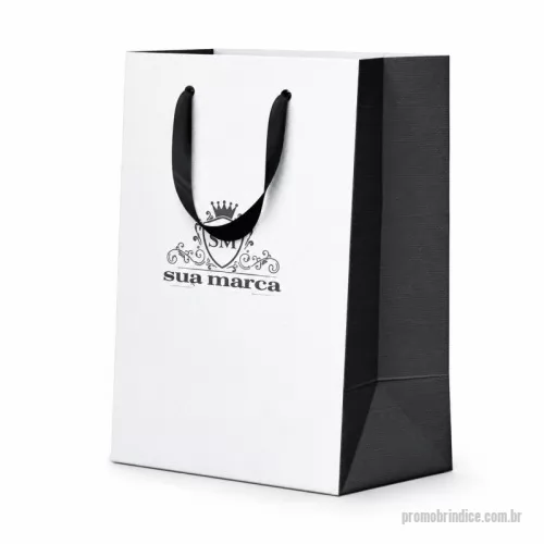 Sacola de papel personalizada - O material é Offset  Texturizado. As alças são de 38 cm, tamanho padrão para carregar na mão. Alça deve ser na cor Branca ou Preta. Com reforço de fundo e ilhós. Cores: Colorida (2x0 cores) Seu logo deve ser colocado na arte na cor BRANCA ou em UMAS DAS CORES CONTIDAS na arte.