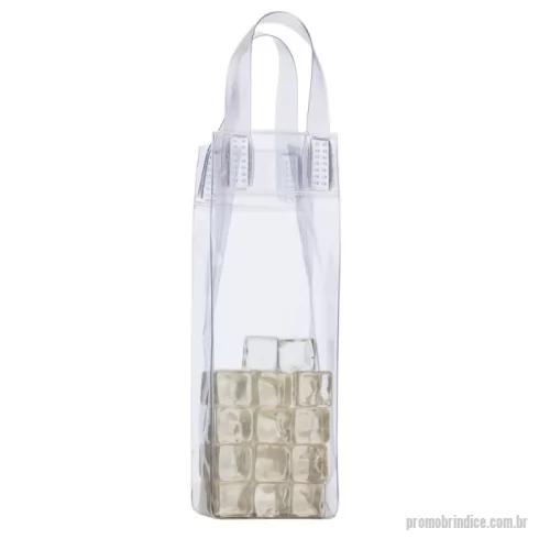 Sacola de PVC personalizada - Sacola de Gelo para Bebidas  Descrição: Sacola plástica para gelo com alça. Icebag serve para transportar garrafas exemplo: vinho, champagne, vodka... Basta colocar gelo e transportar seu cooler prático. OBS.: Para prolongar a vida útil do material pvc, atente-se as condições ideais de armazenamento: mantenha o material em local seco e arejado, livre da exposição ao sol e altas temperaturas. Após a utilização da icebag com gelo, certifique-se de secar completamente o material antes de guardá-lo, pois o armazenamento deste em estado úmido poderá comprometer a sua vida útil.  Medidas aproximadas para gravação (CxL):  24,5 cm x 9,7 cm  Tamanho total aproximado  (CxL):  30 cm x 11 cm  Peso aproximado (g):  65