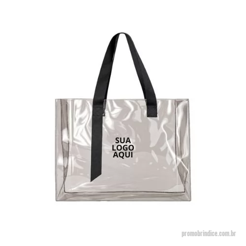 Sacola de PVC personalizada - A sacola confeccionada em PVC transparente impermeável é resistente, prática e moderna. Possui duas alças em poliéster costuradas, garantindo maior durabilidade e conforto no transporte. Ideal para eventos, feiras e ações promocionais, é um brinde versátil que valoriza a marca pela sua funcionalidade e estilo. Além disso, o material transparente permite visualizar facilmente os itens armazenados, tornando-a ainda mais prática para o dia a dia.