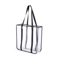 Sacola de PVC Transparente Personalizada – Fabricação Própria  A Sacola de PVC Transparente Personalizada é uma opção prática, moderna e funcional para o dia a dia, eventos e ações promocionais. Desenvolvida para oferecer organização e praticidade, ela permite fácil visualização dos itens internos, tornando o uso mais rápido e eficiente.  Produzida em PVC resistente à água, essa sacola é ideal para quem busca durabilidade e proteção dos pertences em diferentes situações. Seu design transparente proporciona um visual moderno e funcional, enquanto as alças em nylon reforçado garantem conforto e segurança no transporte.  A EV Brindes, com fábrica própria, desenvolve sacolas personalizadas em diversos materiais, tamanhos e cores, oferecendo total liberdade para criação de produtos exclusivos de acordo com a identidade visual da sua marca.  Características  ? Fabricação própria EV Brindes ? Material em PVC transparente resistente à água ? Design moderno e funcional ? Alta capacidade interna