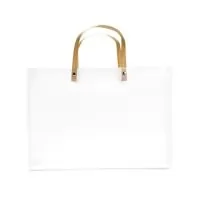 Descrição: Sacola confeccionada em plástico polipropileno (PP) de acabamento fosco, fundo com revestimento interno em papelão e alças em kraft fixadas por botões metálicos.  Altura :  25 cm  Largura :  35 cm  Profundidade :  13 cm  Comprimento :  alça 35cm