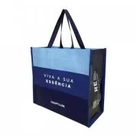Sacola Confeccionada em ráfia laminada, modelo reutilizável com alça e viés personalizado. Impressão Digital, sem limite de cores. Produto de grande tiragem vendido acima de 5.000 peças.