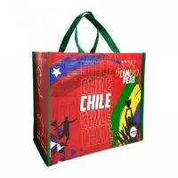 Nossa sacola de ráfia, disponível em ráfia laminada branca, é personalizável com flexografia para pedidos acima de 3.000 unidades e silkscreen para pedidos a partir de 500 unidades. O acabamento é feito de acordo com as cores disponíveis em nosso catálogo. Capacidade de Carga: A sacola pode carregar até 15 kg. Dimensões Disponíveis: As sacolas podem ser adquiridas nas dimensões 40x35x18 cm, 47x36x20 cm ou 35x30x15 cm.
