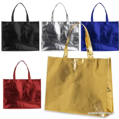 Sacola de TNT metalizado personalizada - Sacola de TNT metalizado Personalizada  18537P com sua logomarca. 20 anos ajudando a cotar Brindes Promocionais com várias empresas num único clique. Descrição: Sacola TNT metalizada com botão. Confeccionado em TNT com revestimento plástico laminado, parte superior possui botão plástico para fecho.  Descrição: Sacola TNT metalizada com botão. Confeccionado em TNT com revestimento plástico laminado, parte superior possui botão plástico para fecho.  Sacola de TNT metalizado Personalizada, 167593, Bs2brindes. Clique e Cote no Portal PromoBríndice!