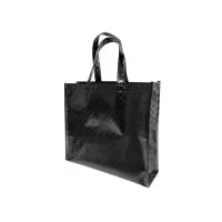 Sacola de TNT Metalizado personalizada, 80g gramas, material preto. Outras opções de cores: pink, prata, dourado, vermelho.  A personalização é feita em Silk, até 2 cores, arte sob consulta e envio prévio.