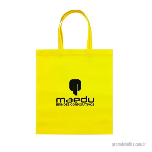 Sacola de TNT personalizada - Sacola colorida com alça em material TNT, possui símbolo ecológico/reciclável na costura da alça.