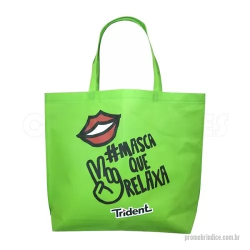 Sacola de TNT personalizada - Sacola. Non-woven: 80 g/m². Termo-selado. Alças de 55 cm. Disponível em várias cores. Gravação da logomarca em 1 cor já incluso.