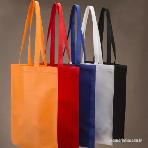 Sacola de TNT personalizada - Sacola de TNT Personalizada 13780 com sua logomarca. 20 anos ajudando a cotar Brindes Promocionais com várias empresas num único clique. Sacola colorida com alça em material TNT, possui símbolo ecológico/reciclável na costura da alça.Sacola colorida com alça em material TNT, possui símbolo ecológico/reciclável na costura da alça.Sacola de TNT Personalizada, 179144, Bets Brindes. Clique e Cote no Portal PromoBríndice!
