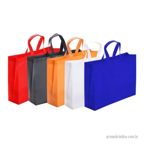 Sacola de TNT personalizada - Sacola confeccionada em TNT com revestimento laminado com filme fosco de BOPP resistente à água de 116g/m², costura termo-selada e duas alças.