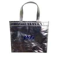 Fabricação própria. Sacolas retornável em tnt 80 gramas com acabamento em alta fusão (Material aquecido, não tem costura) ideal para gravação em silk 