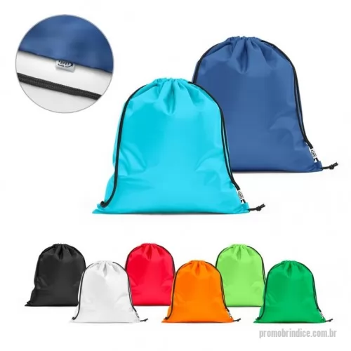 Sacola personalizada - Sacola tipo mochila em rPET 190T. Produzida a partir de plástico reciclado contribuindo para a redução dos resíduos no meio ambiente. Alças de 40 cm. 370 x 410 mm