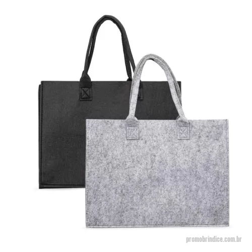 Sacola personalizada - Descrição: Sacola feita de feltro, trazendo o conforto ideal para acomodar cada um dos seus itens, com um ótimo espaço interno e alças para transporte costuradas internamente.  Altura :  30 cm  Largura :  40 cm  Profundidade :  11,5 cm  Comprimento :  Alça: 18 cm
