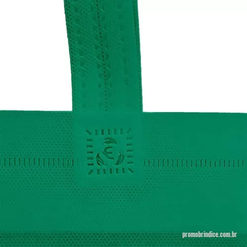Sacola personalizada - Sacola TNT Biodegradável 41,2?L – Sustentabilidade e Resistência  Promova sua marca com responsabilidade ambiental usando nossa sacola TNT biodegradável. Fabricada em polipropileno Bio com aditivo P?Life, ela se decompõe de forma controlada, reduzindo o impacto no meio ambiente. Conta com estrutura termo selada para maior durabilidade e segurança no transporte dos seus produtos. Testada pelo RISE e certificada pela norma SASO?2879, é a escolha ideal para empresas que valorizam qualidade e consciência ecológica.  Especificações:  Altura: 41,2?cm  Largura: 37?cm  Profundidade: 8,5?cm  Comprimento da alça (ponta a ponta): 49,5?cm  Área para gravação: 20?cm x 20?cm  Peso aproximado: 34?g