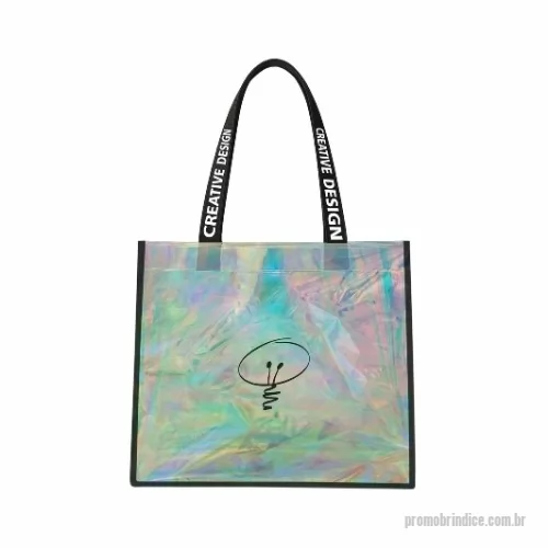Sacola personalizada - Sacola produzida em PVC holográfico, material que oferece superfície de fácil limpeza e boa resistência em usos diários. Conta com alça confeccionada em fita de 30mm, proporcionando sustentação e manuseio confortável. A estrutura é flexível e acompanha o formato dos objetos inseridos, adequada para transporte de pequenos itens, documentos ou acessórios pessoais.