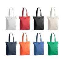 Sacola em 70% algodão reciclado e 30% poliéster reciclado (220g/m²), com alças de 65 cm. O tecido é sem tingimento, é utilizado na sua cor original, sem produtos químicos de tingimento ou branqueamento, contribuindo para um menor impacto ambiental. 380 x 420 x 100 mm