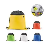 Sacola tipo mochila em 210D com bolso frontal com zíper e saída para fone de ouvido ou outros fios ou cabos. 350 x 400 mm
