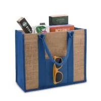 Sustentabilidade e resistência num só item! Nossa Sacola confeccionada em linho é mais uma opção para quem busca itens responsáveis ecologicamente. Com ótimo espaço interno e alças costuradas, leve-a para qualquer lugar.