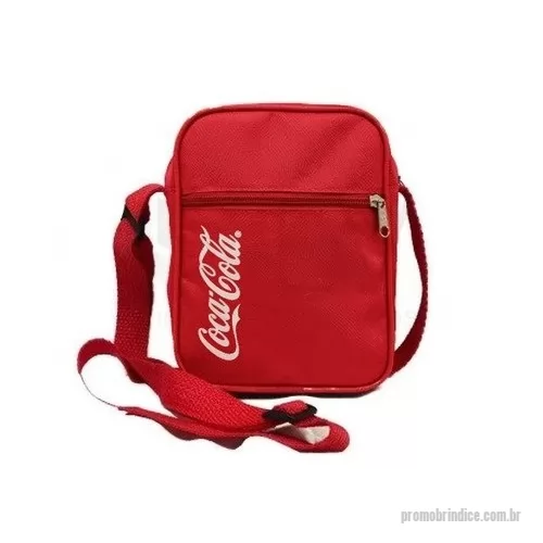 shoulder bag personalizado - Shoulder Bag Brasil em Nylon – Praticidade, Estilo e Personalização A Shoulder Bag Brasil foi desenvolvida para quem busca uma bolsa compacta, resistente e moderna para o dia a dia. Produzida em nylon de alta qualidade, oferece excelente durabilidade, leveza e conforto, sendo ideal para transportar objetos pessoais com segurança e praticidade.  Seu design conta com bolso frontal de fácil acesso, perfeito para guardar celular, documentos, chaves e outros itens essenciais. A alça colorida ajustável adiciona um visual moderno e diferenciado, tornando a peça ainda mais atraente para uso pessoal, eventos e ações promocionais.  Fabricamos em diversas cores e personalizamos com a sua marca, logo ou arte exclusiva, transformando a Shoulder Bag Brasil em uma excelente opção para brindes corporativos, campanhas promocionais, feiras, congressos e revenda.  Diferenciais do Produto ? Confeccionada em nylon resistente e durável ? Bolso frontal funcional para melhor organização ? Alça colorida ajustá