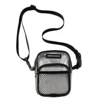 Shoulder Bag Transparente é uma peça moderna e funcional, perfeita para quem busca praticidade sem abrir mão do estilo. Com design minimalista e estrutura em PVC Cristal, ela destaca a transparência como seu principal diferencial, permitindo visualizar os itens internos de forma prática e rápida.