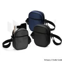 Shoulder Bag Personalizada em Poliéster – Praticidade, Estilo e Personalização para sua Marca  A Shoulder Bag é a escolha ideal para quem busca praticidade no dia a dia sem abrir mão do estilo. Produzida em poliéster de alta qualidade, possui acabamento reforçado com vivo, proporcionando maior durabilidade e um visual moderno.  Conta com bolso frontal de fácil acesso para guardar celular, carteira, documentos, chaves e outros itens essenciais, mantendo tudo organizado durante a rotina, viagens, eventos ou ações promocionais.  Fabricamos em diversas cores e oferecemos personalização exclusiva com a sua marca, empresa, evento ou projeto, tornando esta bolsa uma excelente opção para brindes corporativos, ações promocionais, feiras, congressos, eventos e revenda.  Diferenciais do Produto:  ? Produção própria com fabricação nacional ? Confeccionada em poliéster resistente ? Bolso frontal funcional ? Acabamento em vivo para maior resistência e elegância ? Alça ajustável para maior conforto ?