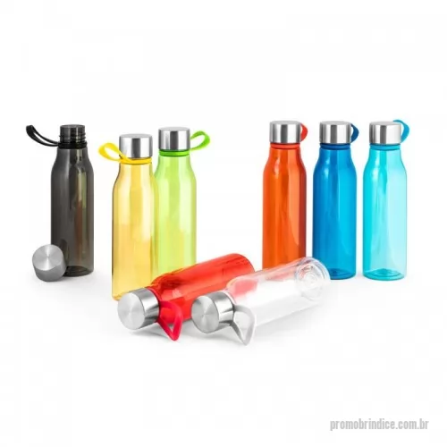 Squeeze ecológico personalizado - Squeeze produzido a partir de plástico reciclado, rPET. Com alça de silicone para facilitar o transporte. Tampa em PP e aço inox com isolante em silicone. Capacidade até 590 ml. ø66 x 230 mm