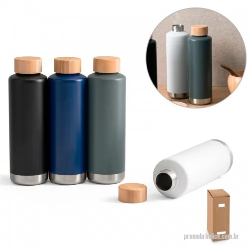 Squeeze metálico personalizado - Squeeze em aço inox com parede dupla isolada a vácuo, parede interna revestida de cobre e tampa em bambu com vedante de silicone para proteção extra. Tem capacidade até 640 ml e mantém as bebidas quentes por 16 h e frias por 48 h. Contém revestimento em pó que lhe confere mais durabilidade e resistência. Food grade. Fornecido em caixa presente de papel craft.