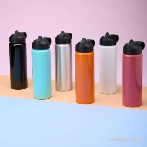 Squeeze metálico personalizado -  Squeeze de alumínio com capacidade para 800ml. Tampa plástica com bico flip e alça para transporte embutida.