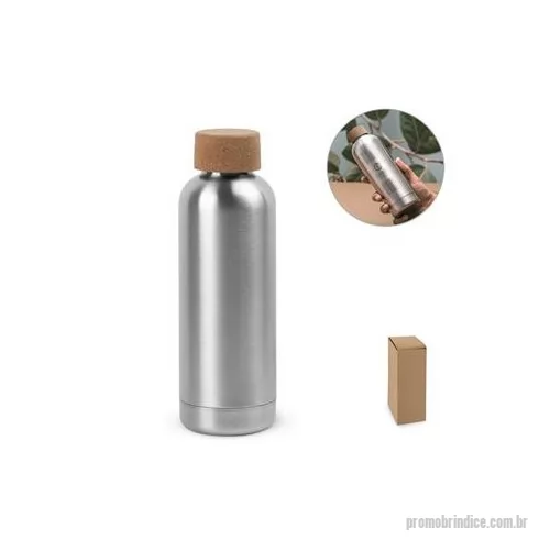 Squeeze metálico personalizado - Squeeze em aço inox de parede simples, com tampa em cortiça. Capacidade até 760 ml. Fornecido em caixa presente de papel kraft reciclado. Certificação EU Food Grade. A cor e o resultado da impressão nos materiais naturais pode variar entre produtos. 