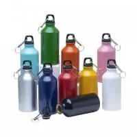 Squeeze garrafa de alumínio personalizado com capacidade para 420ml, possui tampa rosqueável e mosquetão para transporte. Ideal para divulgar sua empresa em eventos corporativos, brindes personalizados e campanhas promocionais.