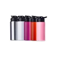 Descrição: Squeeze alumínio de 600ml com pintura brilhante. Squeeze com tampa plástica rosqueável, alça e tampa protetora para o bocal. Altura : 21,1 cm Largura : 8,8 cm Circunferência : 22,6 cm Medidas aproximadas para gravação CxL : 14,4 cm x 7 cm 