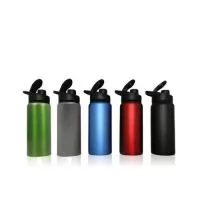 Squeeze em alumínio moledo moderno de 600ml com tampa plástica. Gravação em laser