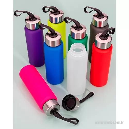 Squeeze personalizado - Garrafas squeezes personalizadas com capacidade de 680 ml, tampa rosqueável com detalhes em aço inox e alça de silicone. Frasco soprado em PVC com soft touch, esse brinde possui ótimo acabamento e área nobre para a impressão do logotipo de empresas