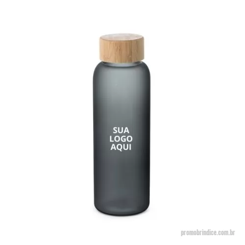 Squeeze personalizado - Squeeze de vidro 500 ml Personalizado . Brinde para empresas: Squeeze em vidro borossilicato fosco, acompanhado de uma tampa em bambu, é um brinde requintado para a sua gama de brindes corporativos. Com capacidade de até 500 mL e fornecido em uma caixa presente de papel kraft, este brinde reflete um compromisso com a qualidade e a sustentabilidade. Como é feito de materiais naturais, a cor e o tamanho do produto, bem como o resultado da impressão, podem variar, conferindo exclusividade a cada peça. Dimensões: ø65 x 200 mm. É a escolha perfeita para empresas que buscam oferecer um brinde único e eco-friendly.
