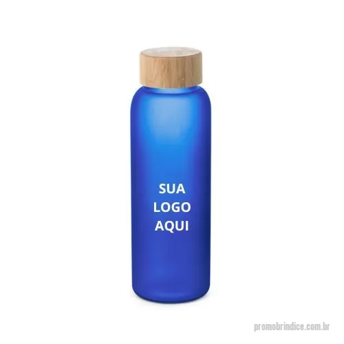Squeeze personalizado - O Squeeze em Vidro Borossilicato Fosco é elegante, resistente e sustentável. Com capacidade de até 500 mL, possui tampa em bambu que garante um fechamento seguro e moderno. Fornecido em caixa presente de papel kraft reciclado, é uma excelente opção de brinde corporativo sofisticado e ecológico. Conta com Certificação EU Food Grade, assegurando qualidade e segurança alimentar.  Dimensões:  Squeeze: ø65 x 200 mm  Observação: A cor e o resultado da impressão nos materiais naturais podem variar entre produtos. Personalização: Silk Screen em 1 cor.