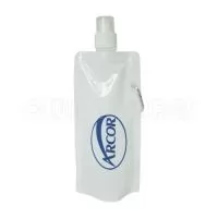 Squeeze dobrável com mosquetão, capacidade para 480 ml. Disponível em várias cores. Gravação da logomarca em 1 cor já inclusa.  Tamanho: 26 cm X 12,2 cm. Peso: 24 g.