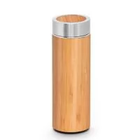 Com capacidade de 430 ml a garrafa térmica grande personalizada é fabricada em aço inox com bambu. Ela possui ótimo acabamento, infusor para chá e conta com área nobre para a personalização da logomarca de empresas