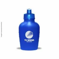 Cantil em PE resistente e flexível, tampa rosqueável em PP e bico em PVC cristal. Acabamento e vedação impecável. Capacidade de 500 ml.