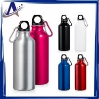 Squeeze Metálico com mosquetão. Capacidade: 500 ml. ø66 x 210 mm