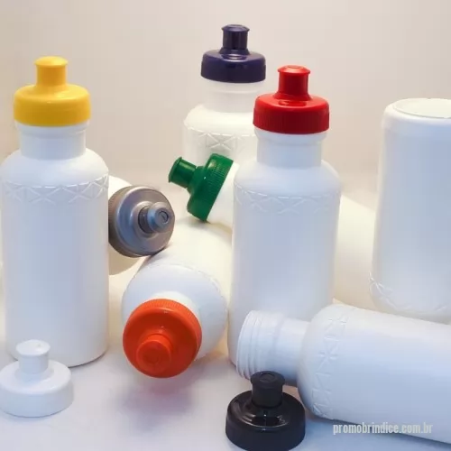 Squeeze plástico personalizado - Squeeze 500ml de plástico resistente, possui detalhe em relevo na parte superior e tampa de bico(plástico) rosqueável.